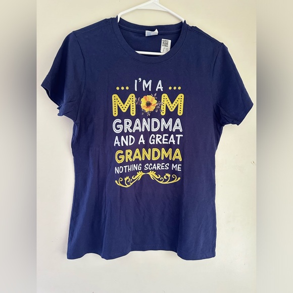 Women tee print “I'm A Mom Grandma Great Nothing Scares Me Mothers Day “ size M - Picture 2 of 9